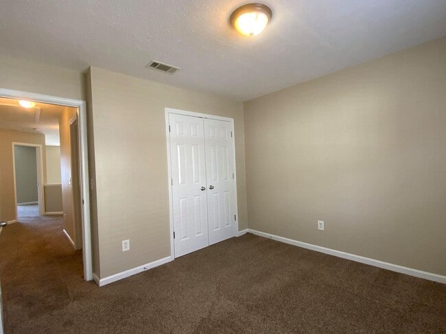 Building Photo - Brentwood Townhome For Lease
