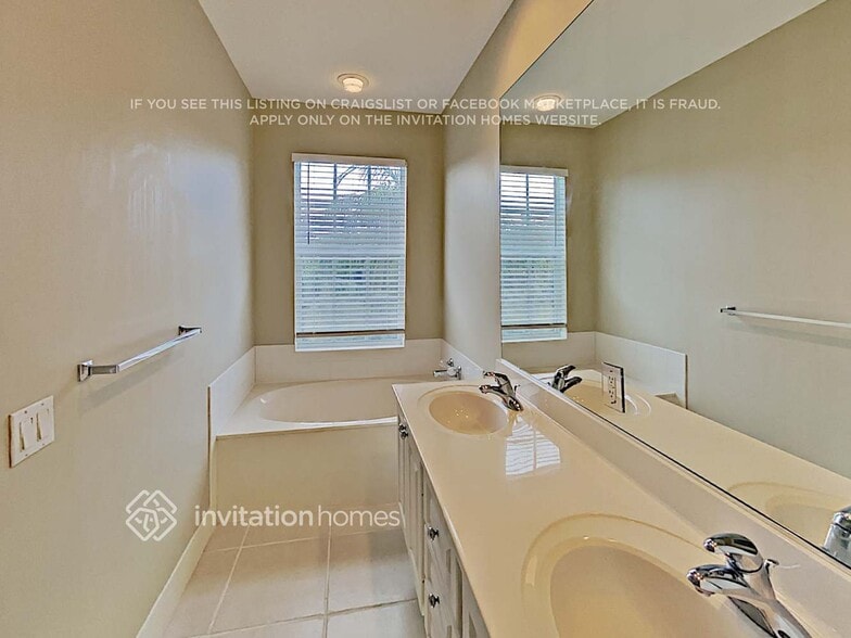 Building Photo - 495 Capistrano Dr