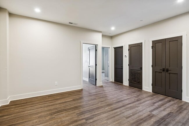 Building Photo - 120 N Main St