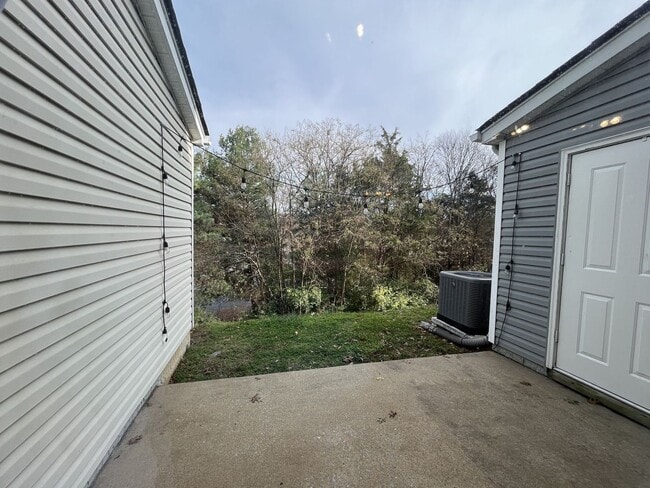 Building Photo - 2 Bedroom Townhome Near Lenox Village!