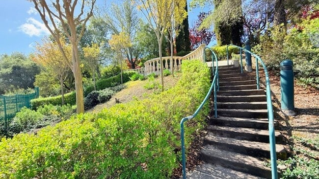 Building Photo - Charming and Move-in Ready 3BD/2.5BA, Two-Story Townhouse in Miravilla at Gale Ranch, San Ramon- ...