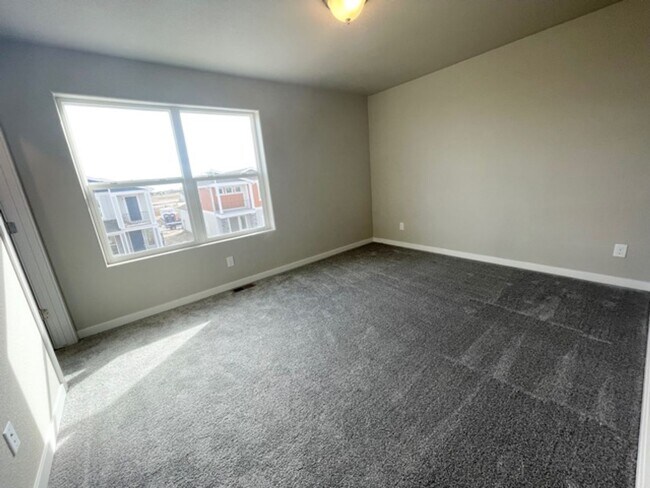 Building Photo - NEWER CONSTRUCTION 4 BEDROOM HOME LOCATED in the NOOK at Shilo Ranch