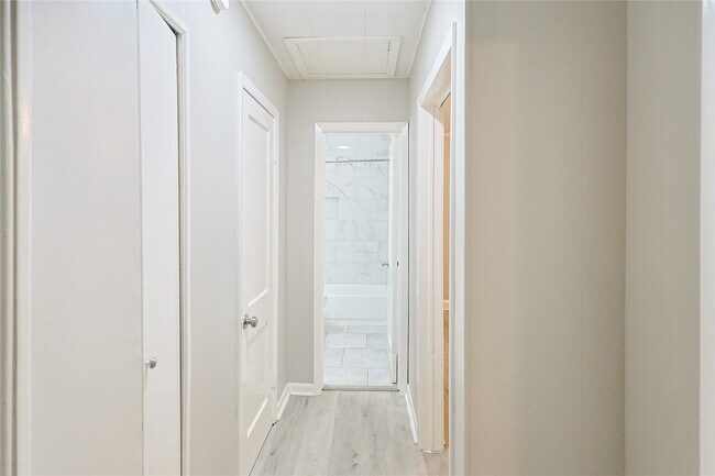 Building Photo - 1106-12th 1/2 12th 1/2 St N