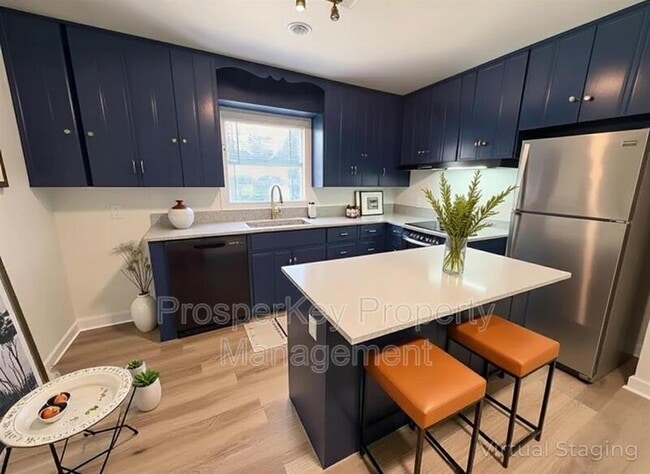 Building Photo - 703 Briarcliff Rd