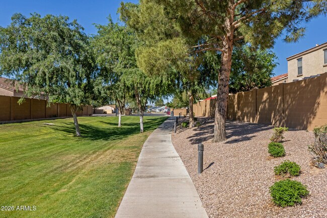 Building Photo - 7042 W Mercer Ln