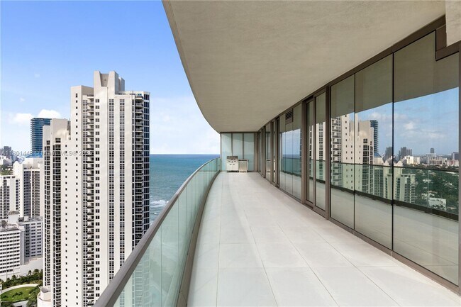 Building Photo - 18975 Collins Ave