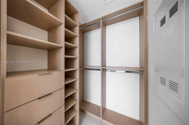 Building Photo - 501 NE 31st St