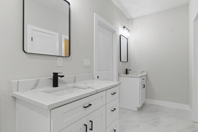 Building Photo - 2205 E 148th Ave