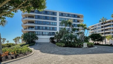 Building Photo - 575 Sanctuary Dr