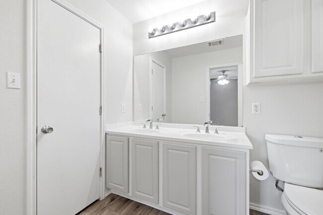 Building Photo - 209 Rinehardt St