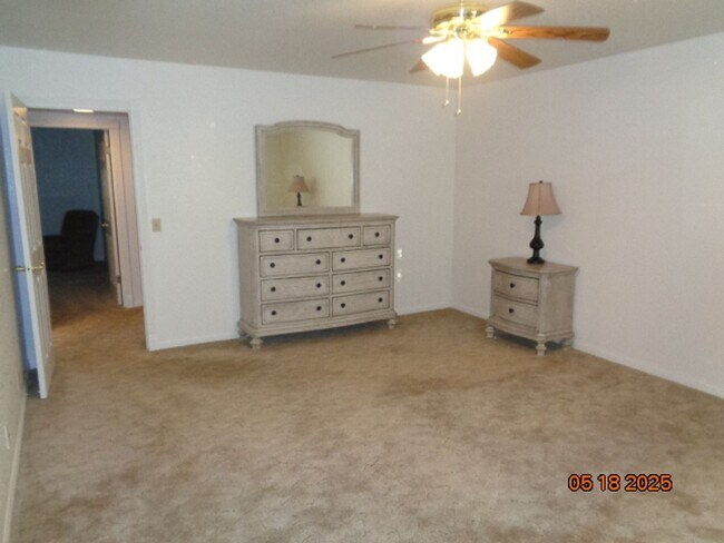 Building Photo - Custom Home in Quartz Hill on a Large Lot