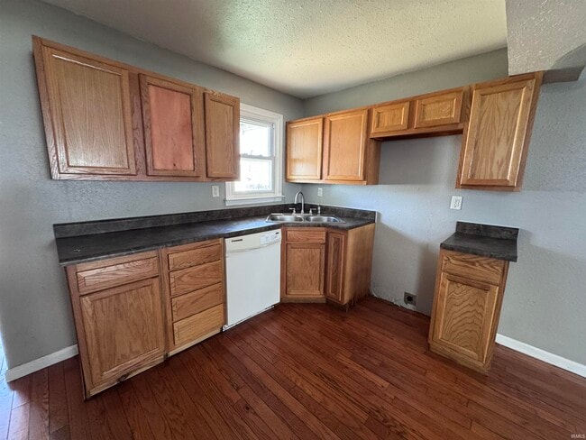 Building Photo - 2112 W 11th St