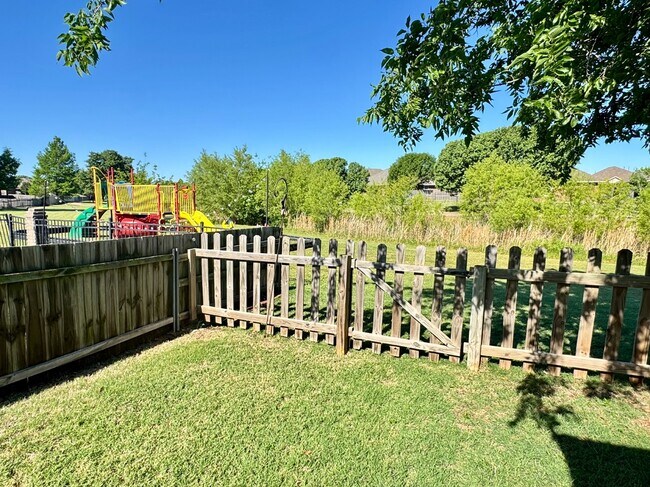Building Photo - 17609 Gold Dr