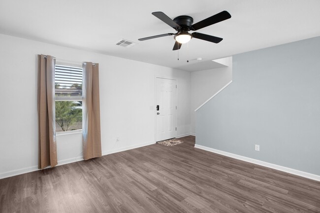 Building Photo - 5749 Club House Dr