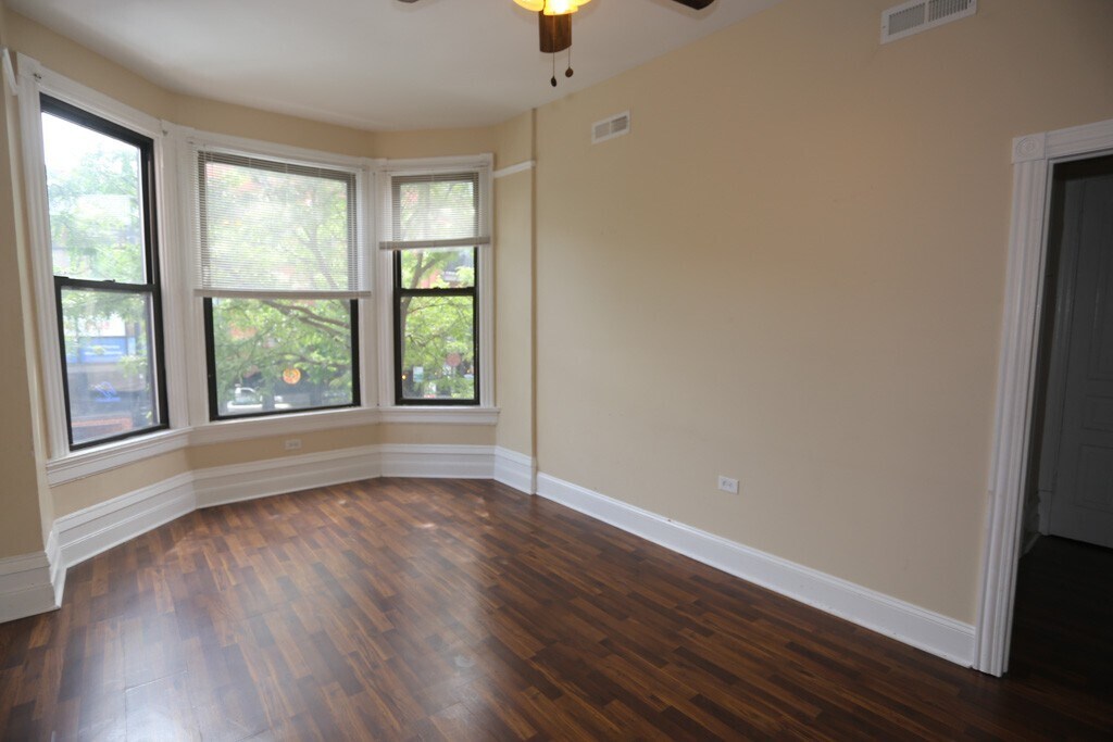 Building Photo - 2269 N Lincoln Ave