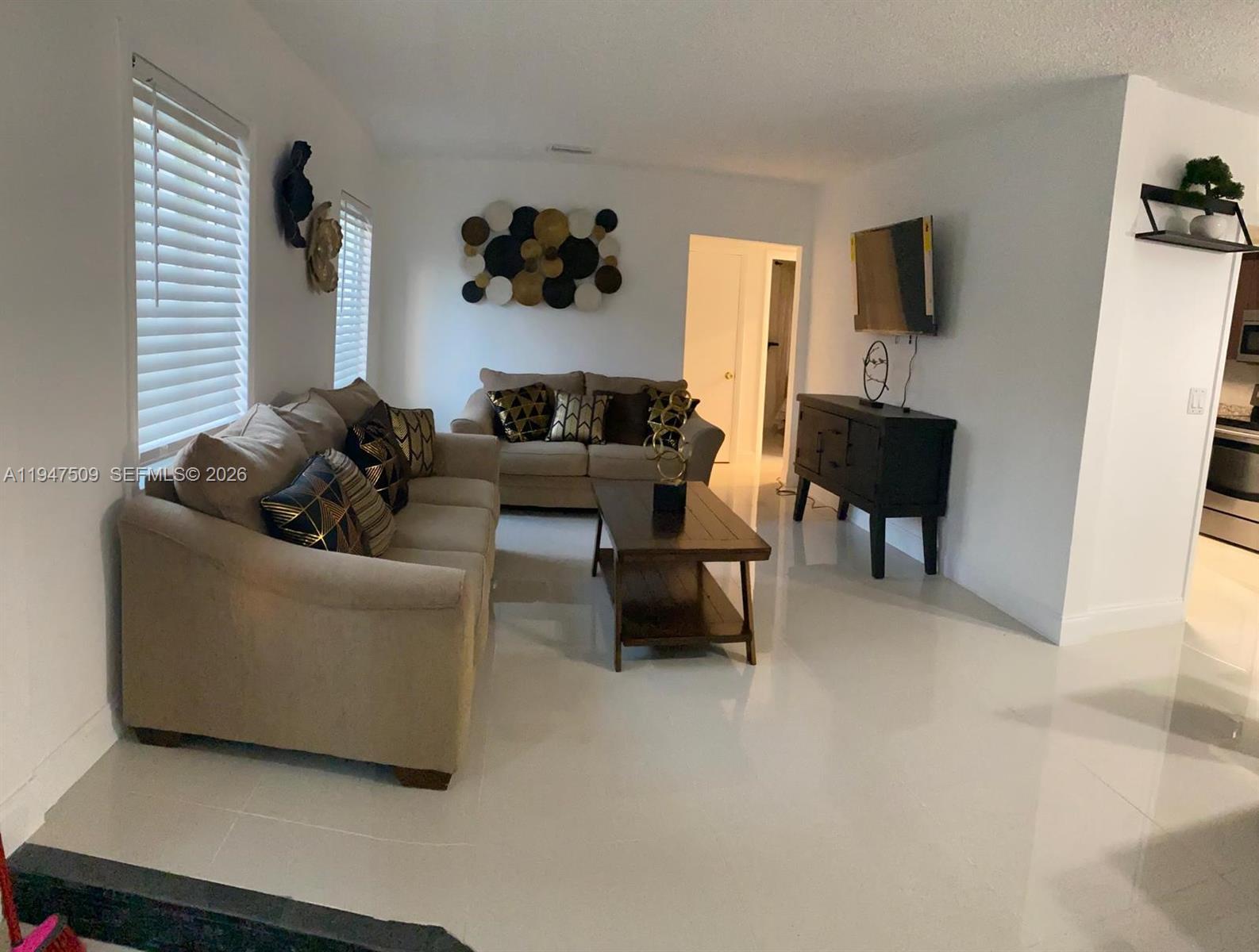 Building Photo - 3670 SW 12th St