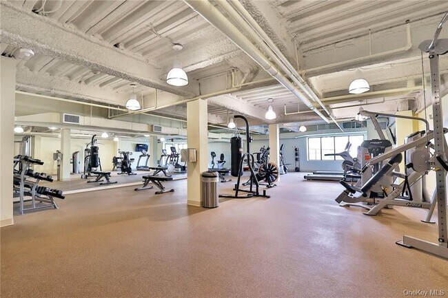 Building Photo - 68 Lake St