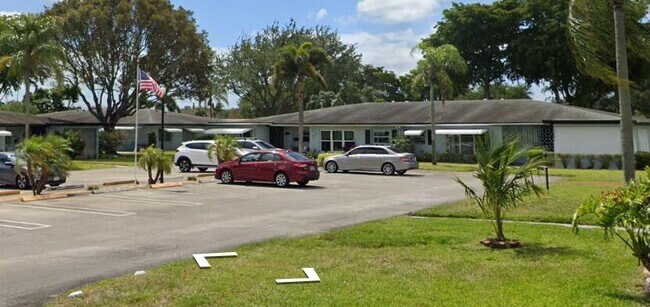 Primary Photo - 552 High Point Dr