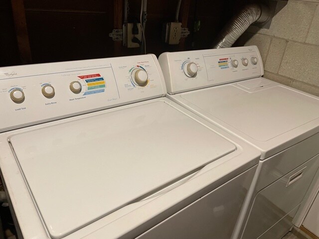 Coin less Washer and Dryer on same floor. - 8938 Hook St