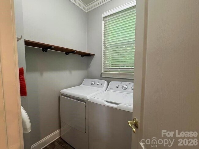 Building Photo - 6629 Tuskan Dr