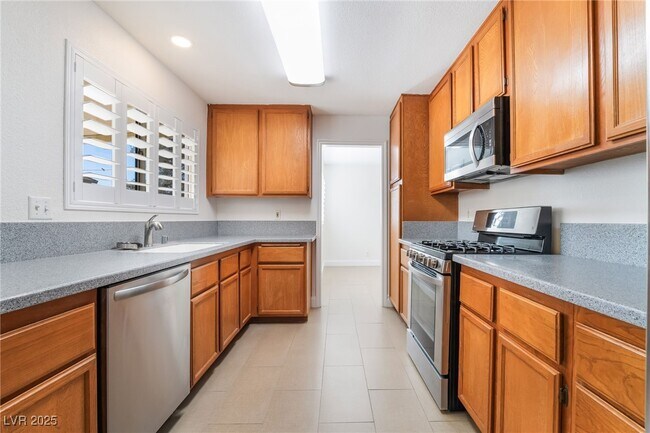 Building Photo - 4338 Apex Dr