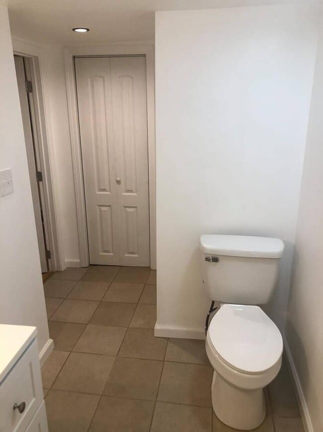 Building Photo - 2-602 Locust Ave