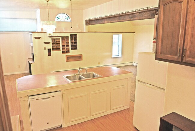 Building Photo - Detached Rental Property