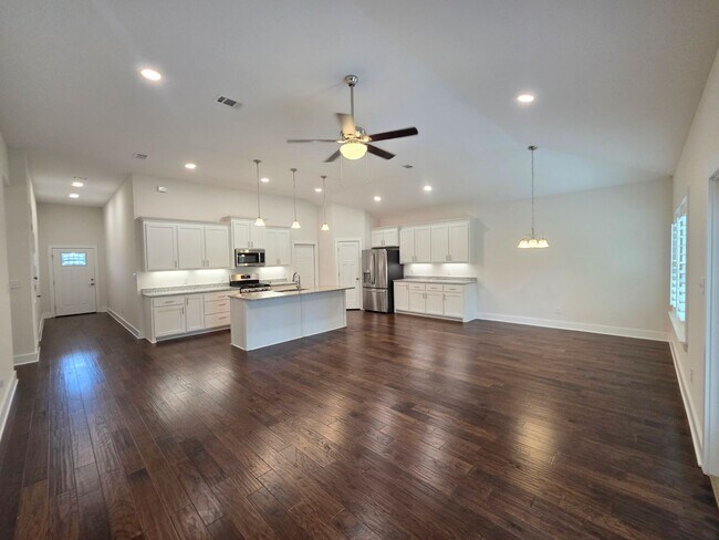 Building Photo - 4570 Omaha Dr