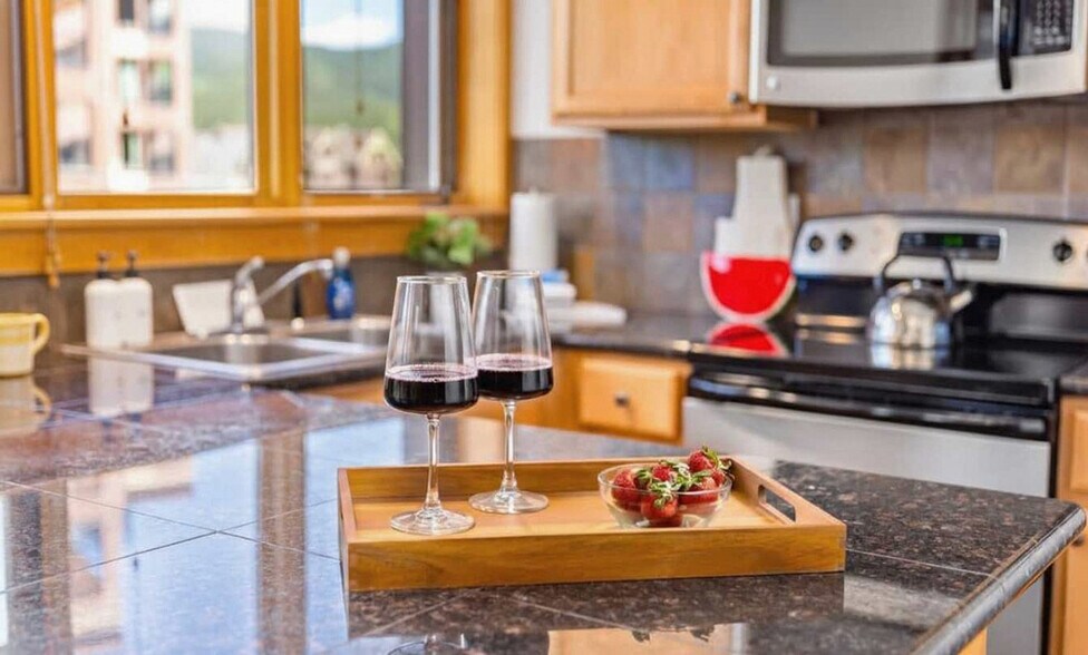 Building Photo - 535 South Park Avenue