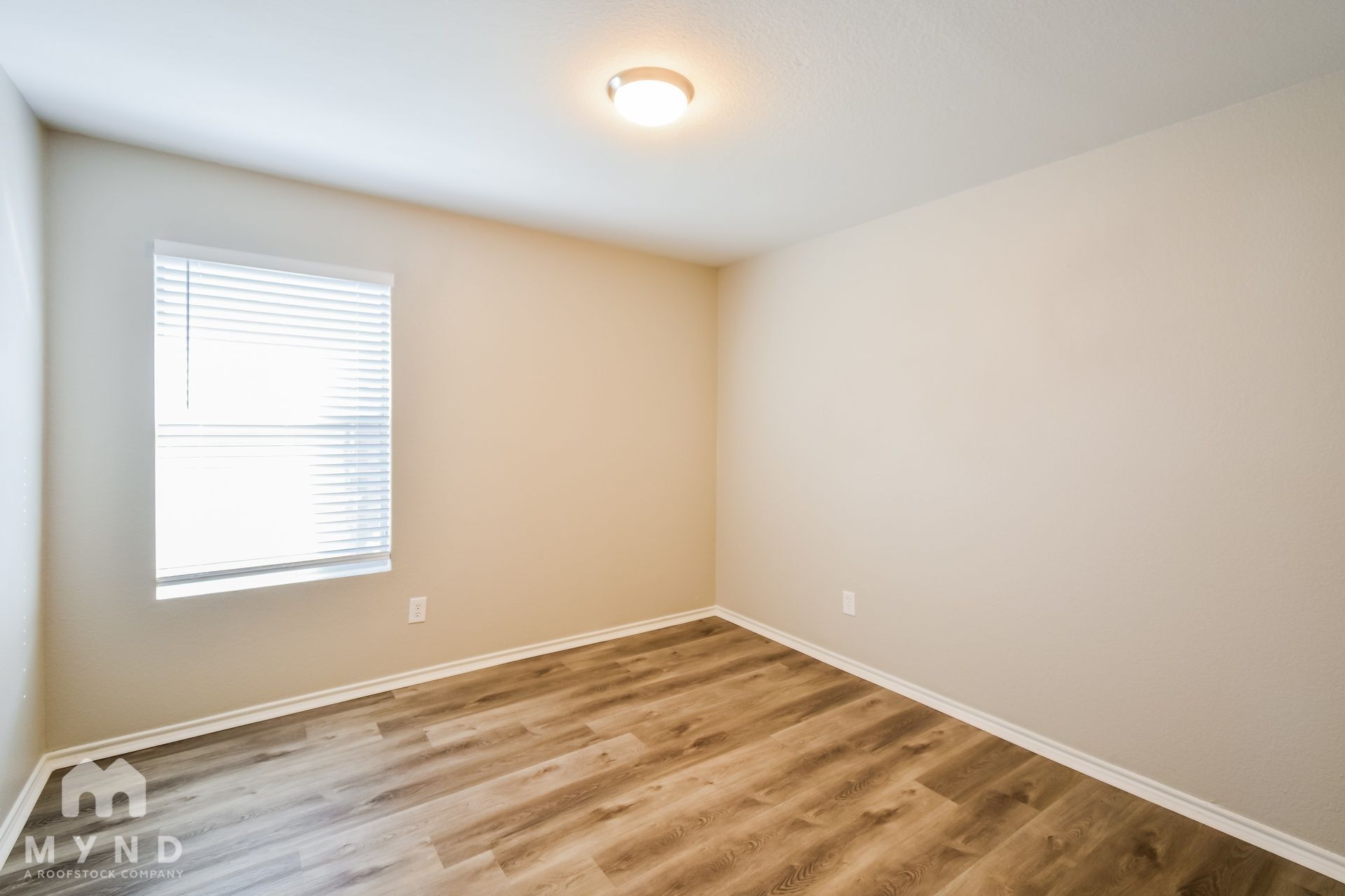 Building Photo - 1157 Boxwood Dr