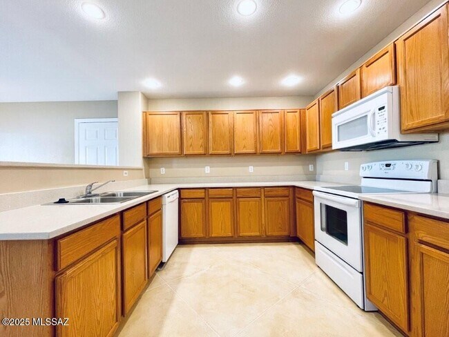 Building Photo - 2736 N Neruda Ln