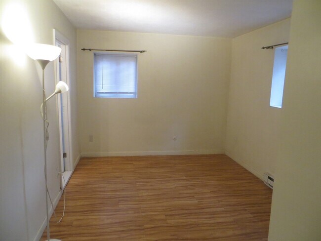 Building Photo - 200 Kelton St