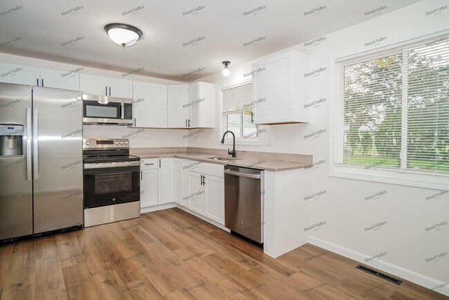 Building Photo - 5244 Refugee Rd