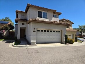 Building Photo - Detached modern single-family home.
