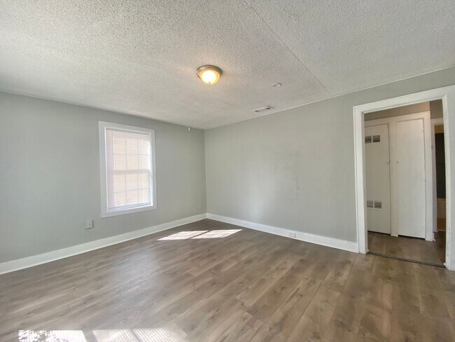 Building Photo - Now available and rent ready -  3 bed 2 bath near Clapp Park