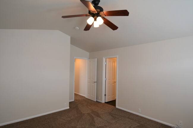 Building Photo - Beautiful townhome near Ft. Carson availab...