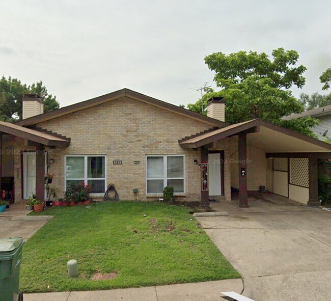 Building Photo - Discover the home and live like royalty!