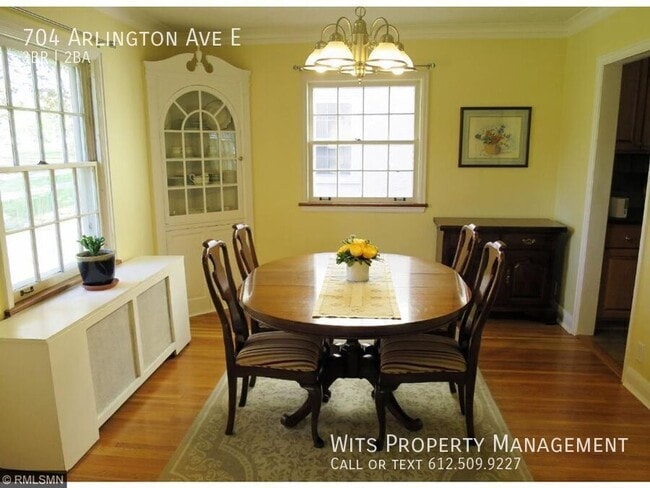 Building Photo - 704 Arlington Ave E