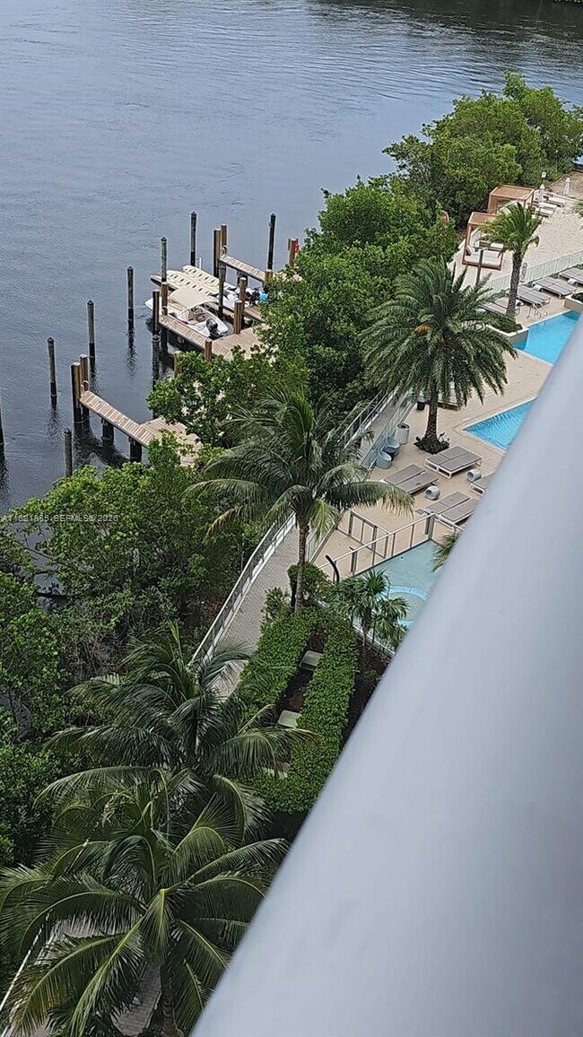 Building Photo - 16385 Biscayne Blvd