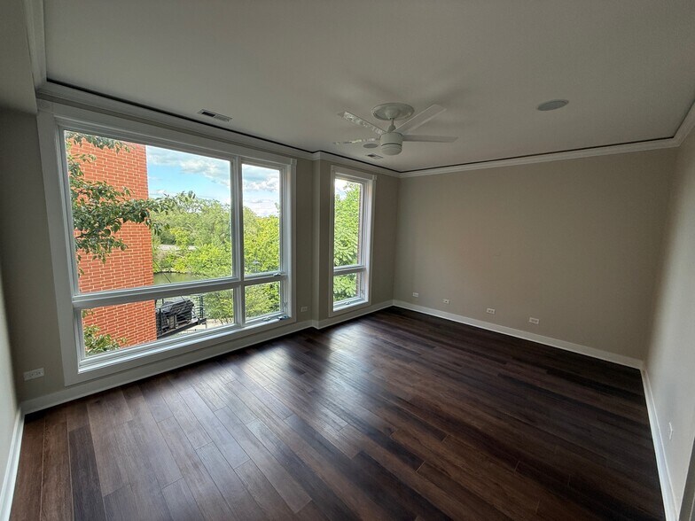 Building Photo - 2864 N River Walk Dr