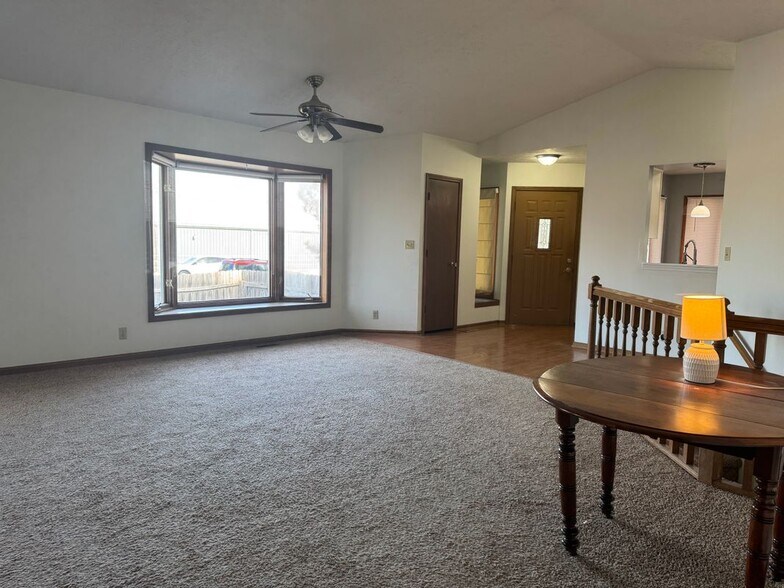 Building Photo - 5701 S 52nd St