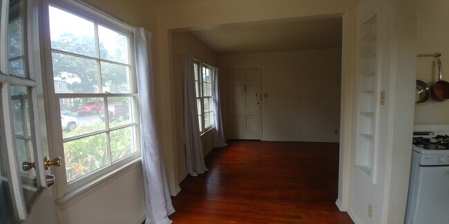 Building Photo - 424 E Freeland St