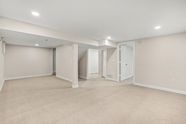 Building Photo - Renovated Duplex Available in Arvada!