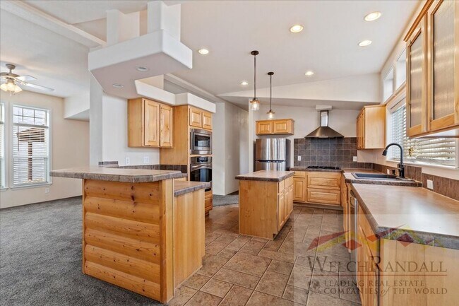 Building Photo - Beautiful 3 Bed 2 Bath Townhome in West Haven