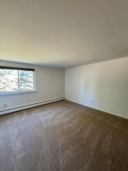 Building Photo - 21 Losson Garden Dr