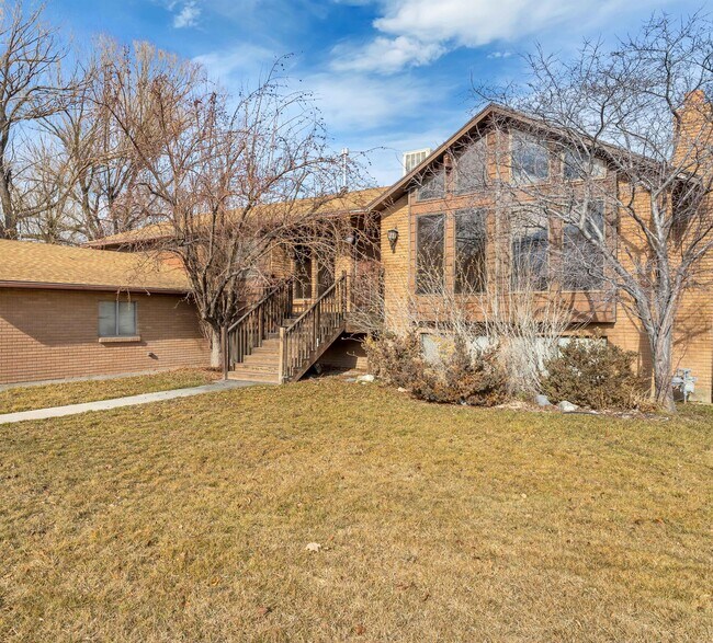 Primary Photo - 1222 W Shields Ln