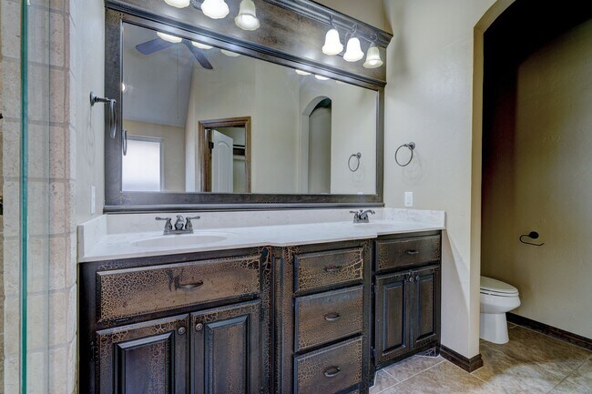 Building Photo - 812 Ryan Rd