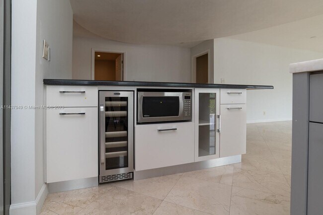 Building Photo - 76 Isle of Venice Dr