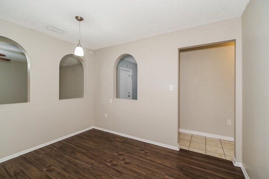 Building Photo - 1022 Dusseldorf Ave NW