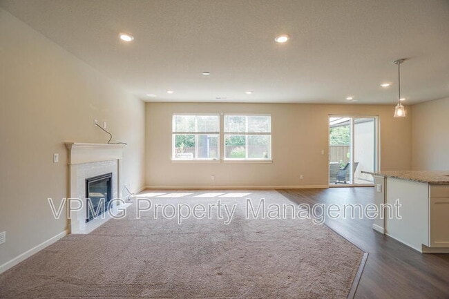 Building Photo - 11603 NE 138th Ave